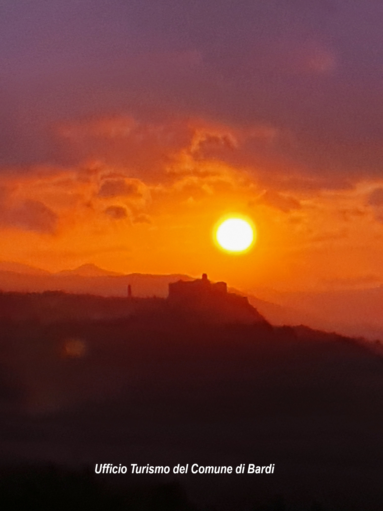 Bardi (Pr): panorama. Foto dell'Ufficio Turismo del Comune di Bardi