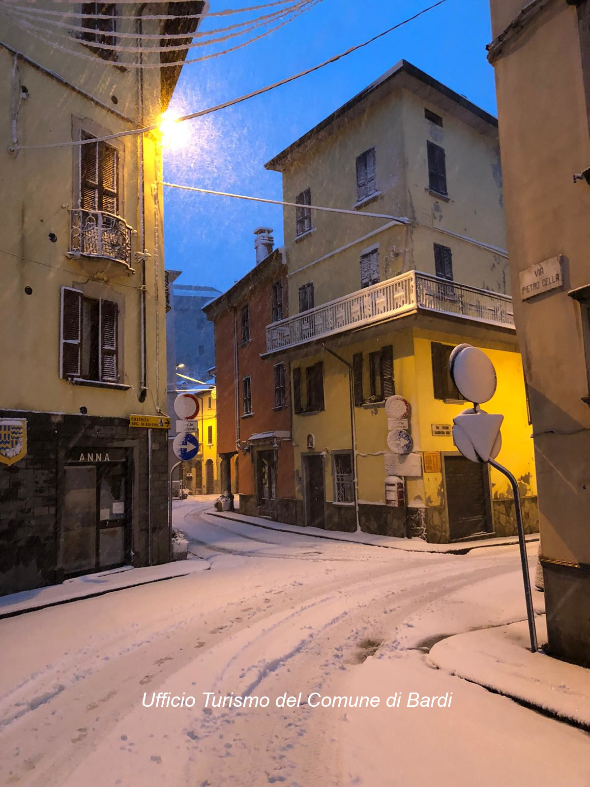Bardi (Pr): strade innevate. Foto dell'Ufficio Turismo del Comune di Bardi