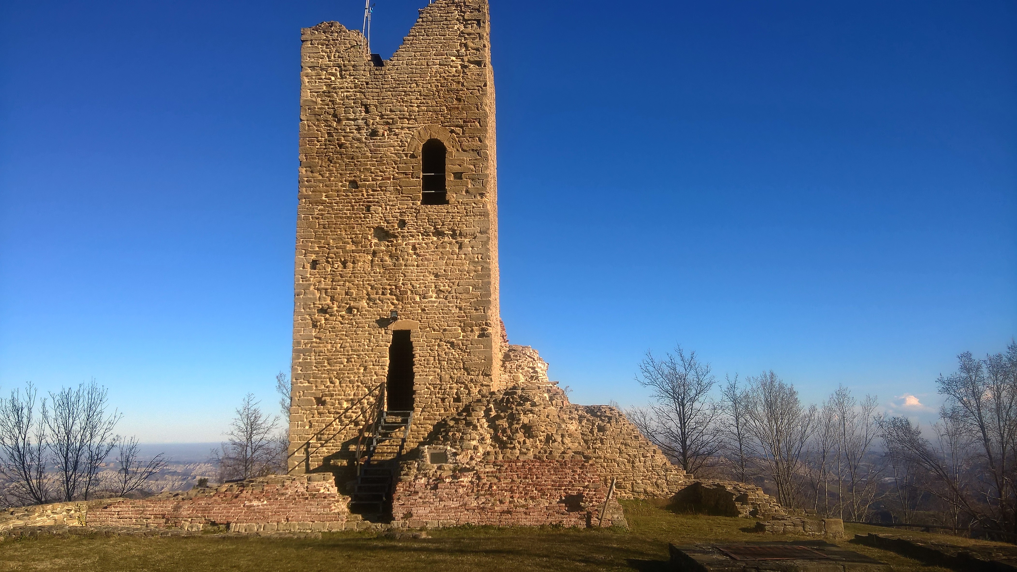 Casola Valsenio (Ra). La Torre di Monte Battaglia. Foto di Giorgio Sagrini