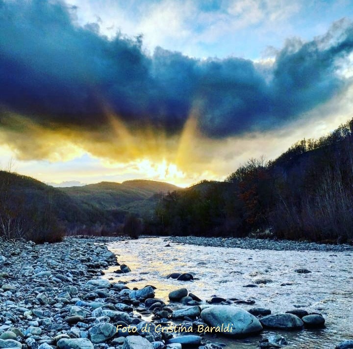 Montefiorino (Mo). Tramonto sul fiume Dolo. Foto di Cristina Baraldi