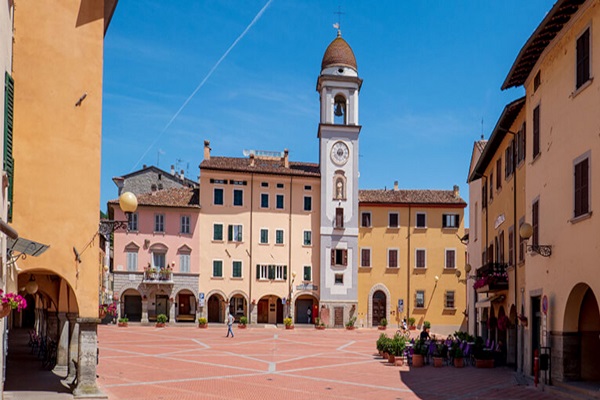 Rocca San Casciano (Fc): piazza Garibaldi
