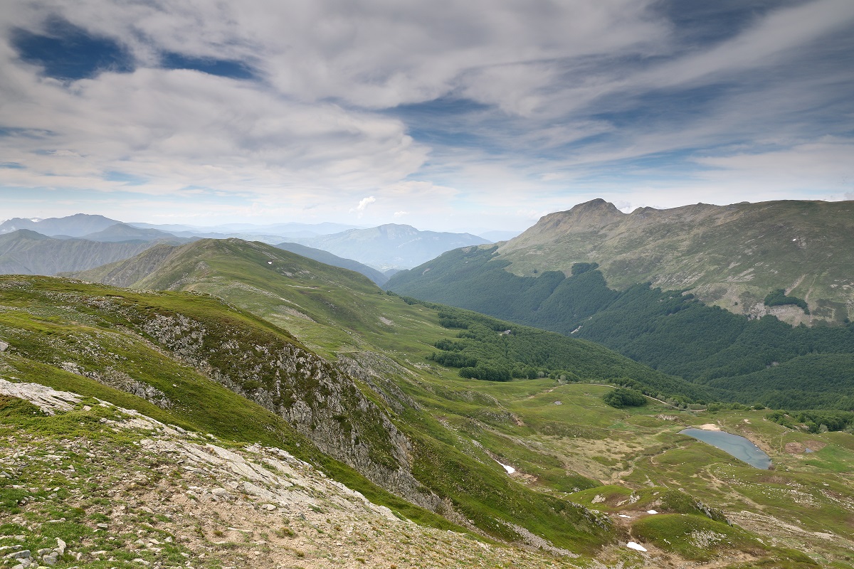 Ventasso (RE). Ligonchio. Il crinale che dal Lago Bargetana conduce alla cima del Monte Prado - Parco nazionale Appennino Tosco-Emiliano