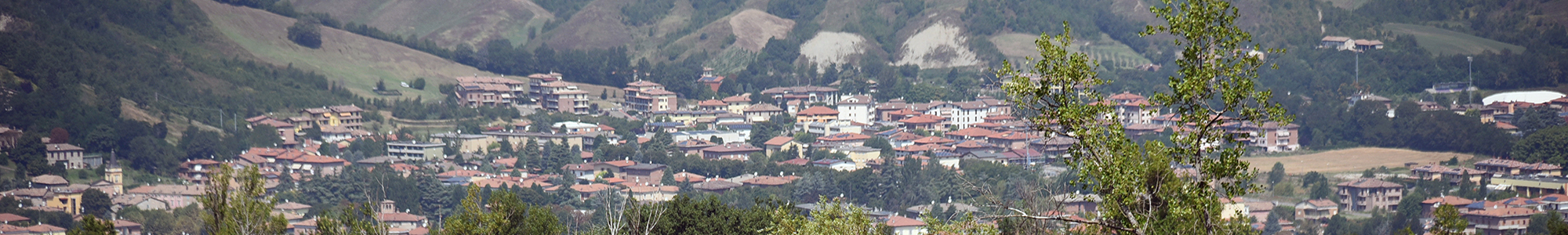 Foto panoramica di un comune montano dell'Emilia-Romagna