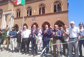 Rigenerazione urbana, a Castelvetro piacentino inaugurata la rinnovata Piazza Biazzi
