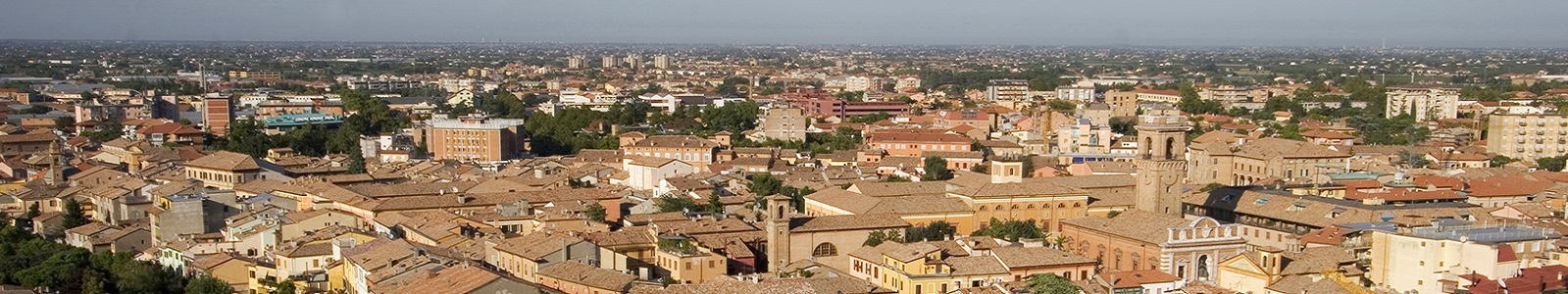 Foto di una vista sulle case di Bologna