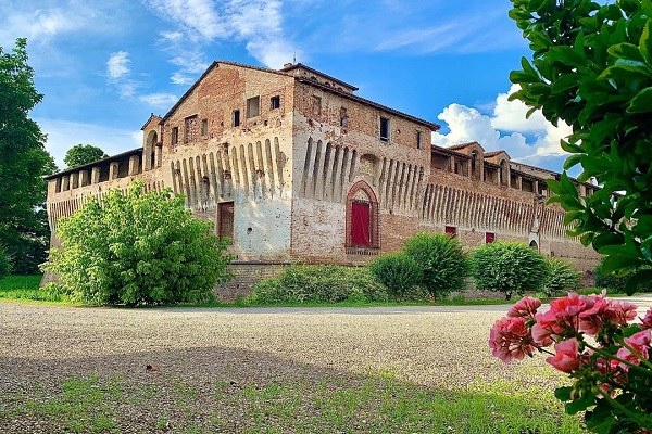 Autore: Martina Rizzonelli-Castello di Roccabianca